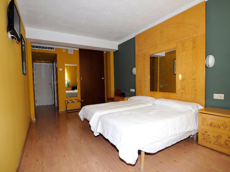 Ahc Hoteles Caces Exterior foto